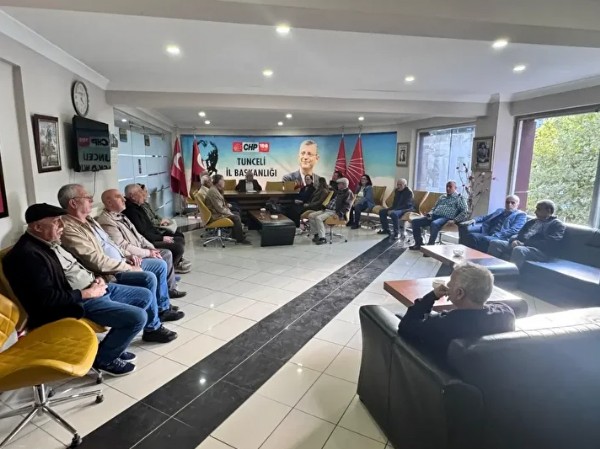 Partide büyük kriz: Tunceli'de CHP yönetimi kendilerini binaya kilitleyip nöbet başlattı